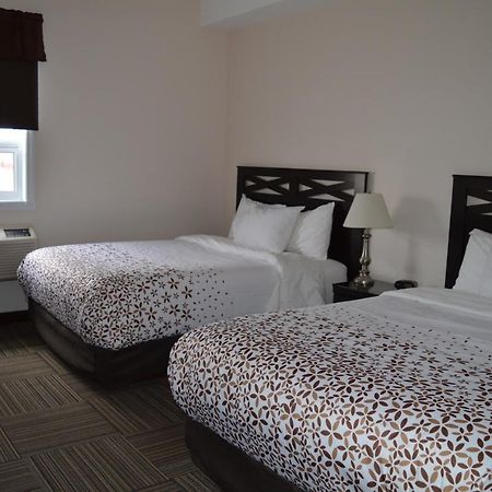 Auberge Macdonald Guest Inn Iroquois Falls Bagian luar foto
