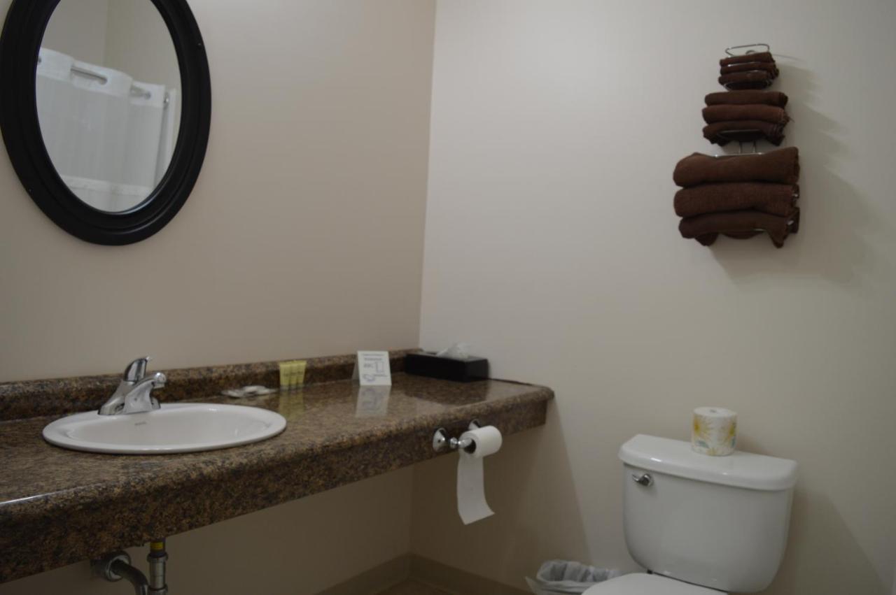 Auberge Macdonald Guest Inn Iroquois Falls Bagian luar foto