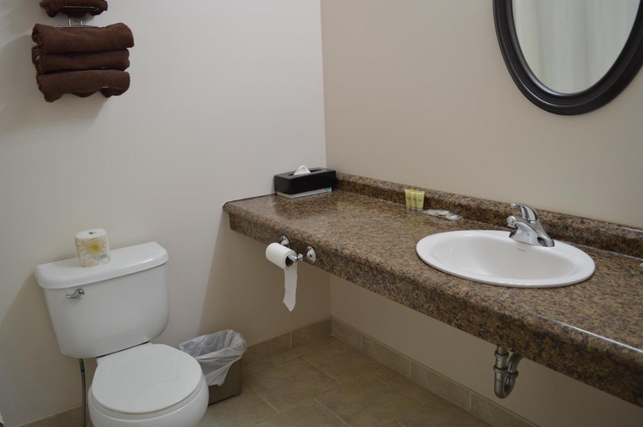 Auberge Macdonald Guest Inn Iroquois Falls Bagian luar foto
