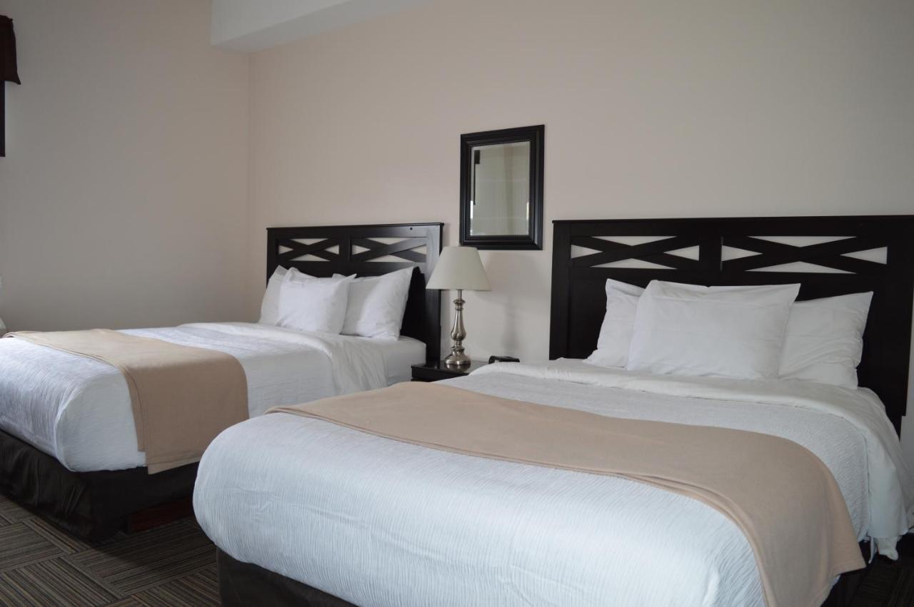 Auberge Macdonald Guest Inn Iroquois Falls Bagian luar foto
