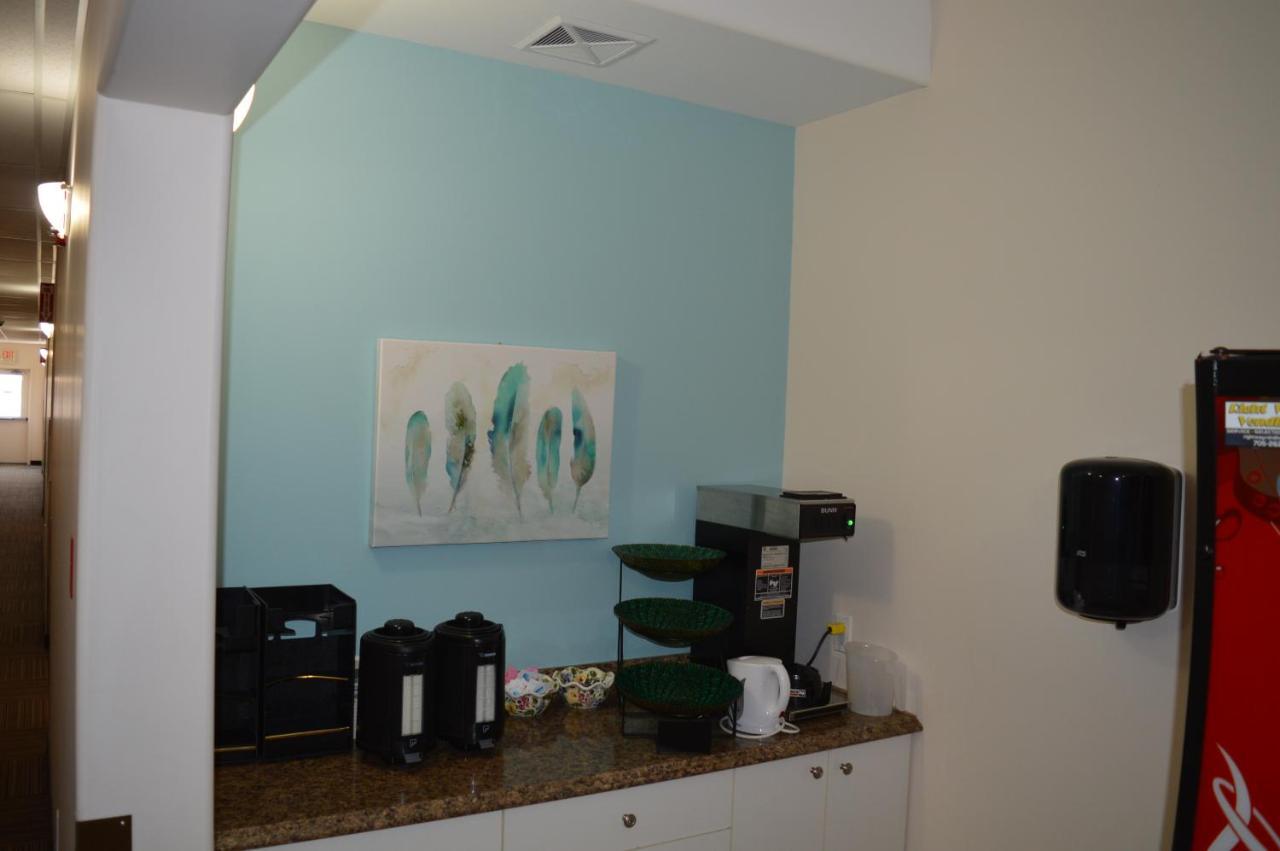 Auberge Macdonald Guest Inn Iroquois Falls Bagian luar foto