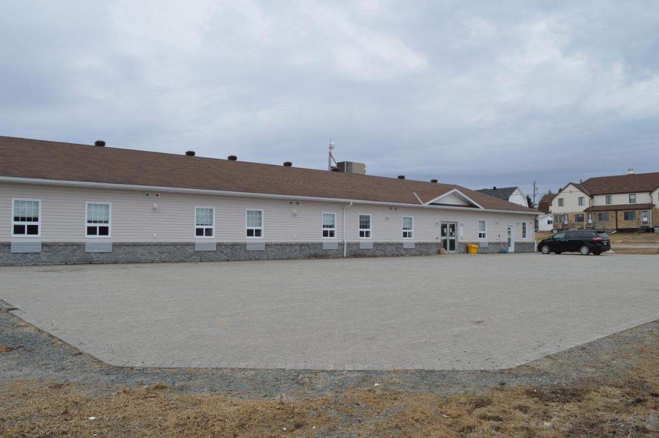 Auberge Macdonald Guest Inn Iroquois Falls Bagian luar foto