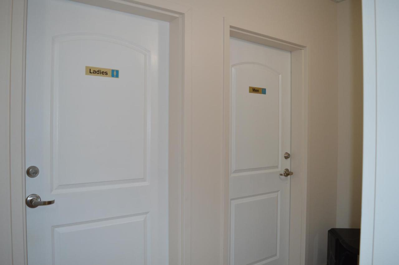 Auberge Macdonald Guest Inn Iroquois Falls Bagian luar foto
