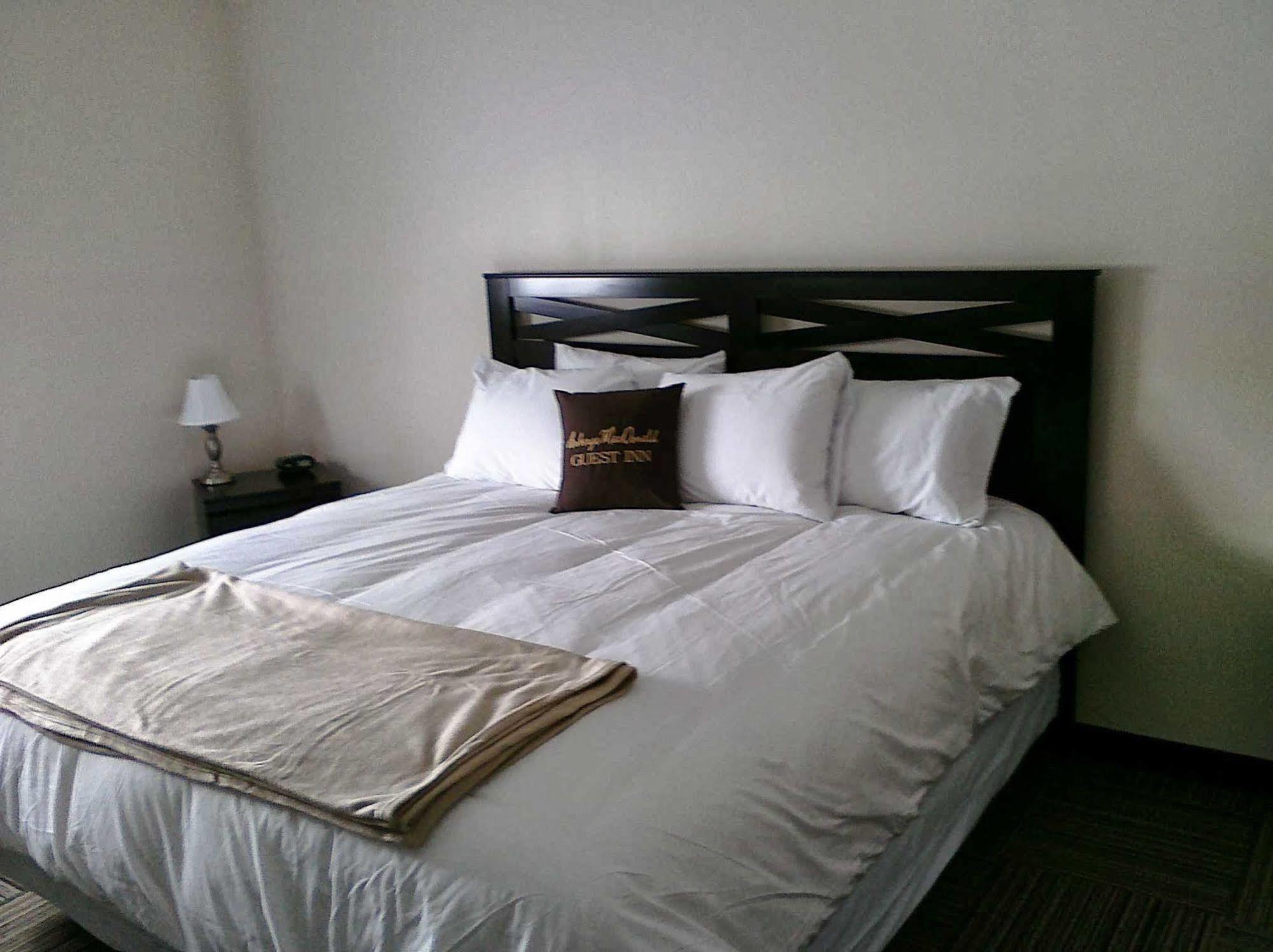 Auberge Macdonald Guest Inn Iroquois Falls Bagian luar foto