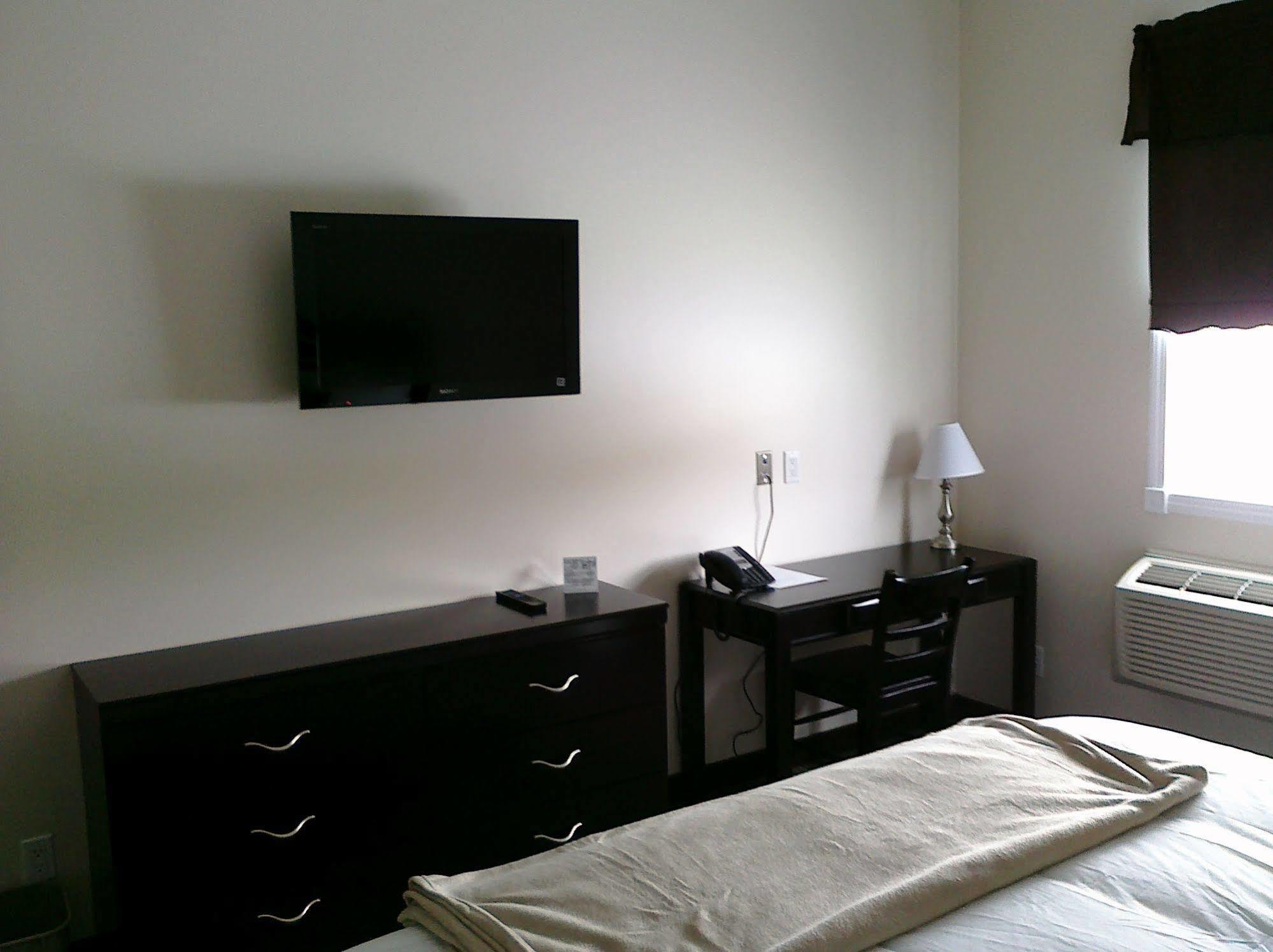 Auberge Macdonald Guest Inn Iroquois Falls Bagian luar foto